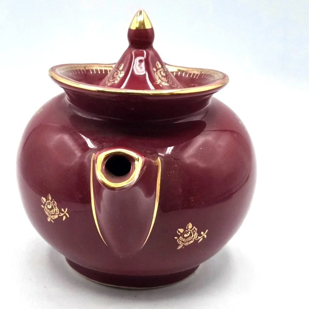 Hall Teapot #0693 Windshield Pattern 6 cup Crimson Red with Gold Roses and‎ Trim